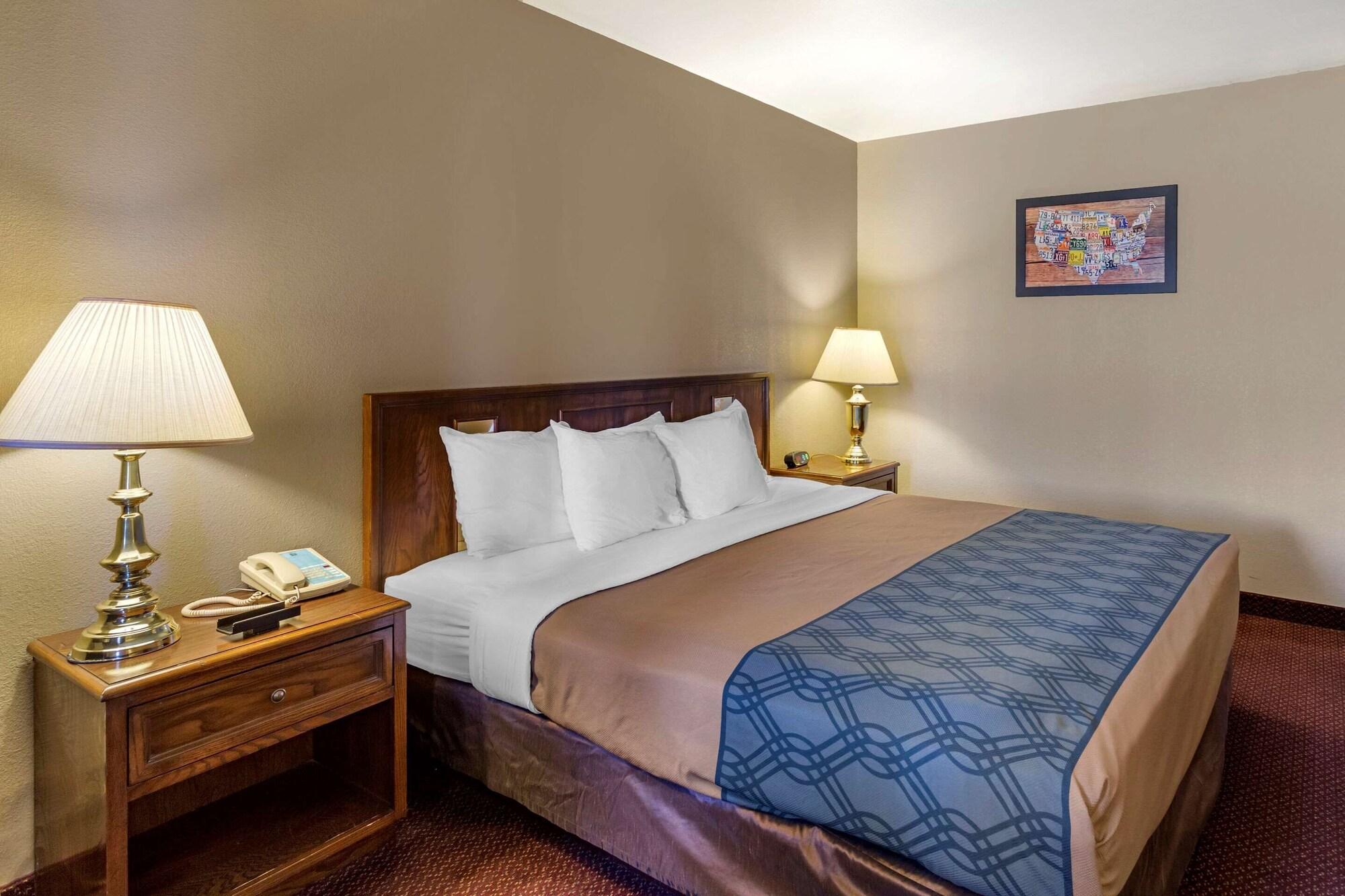 Econo Lodge Inn & Suites Sandy Exterior photo