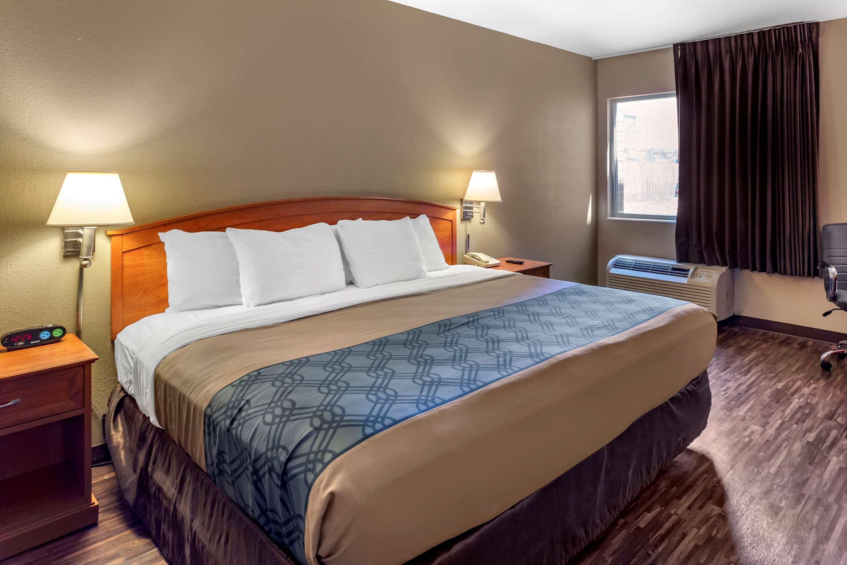 Econo Lodge Inn & Suites Sandy Exterior photo