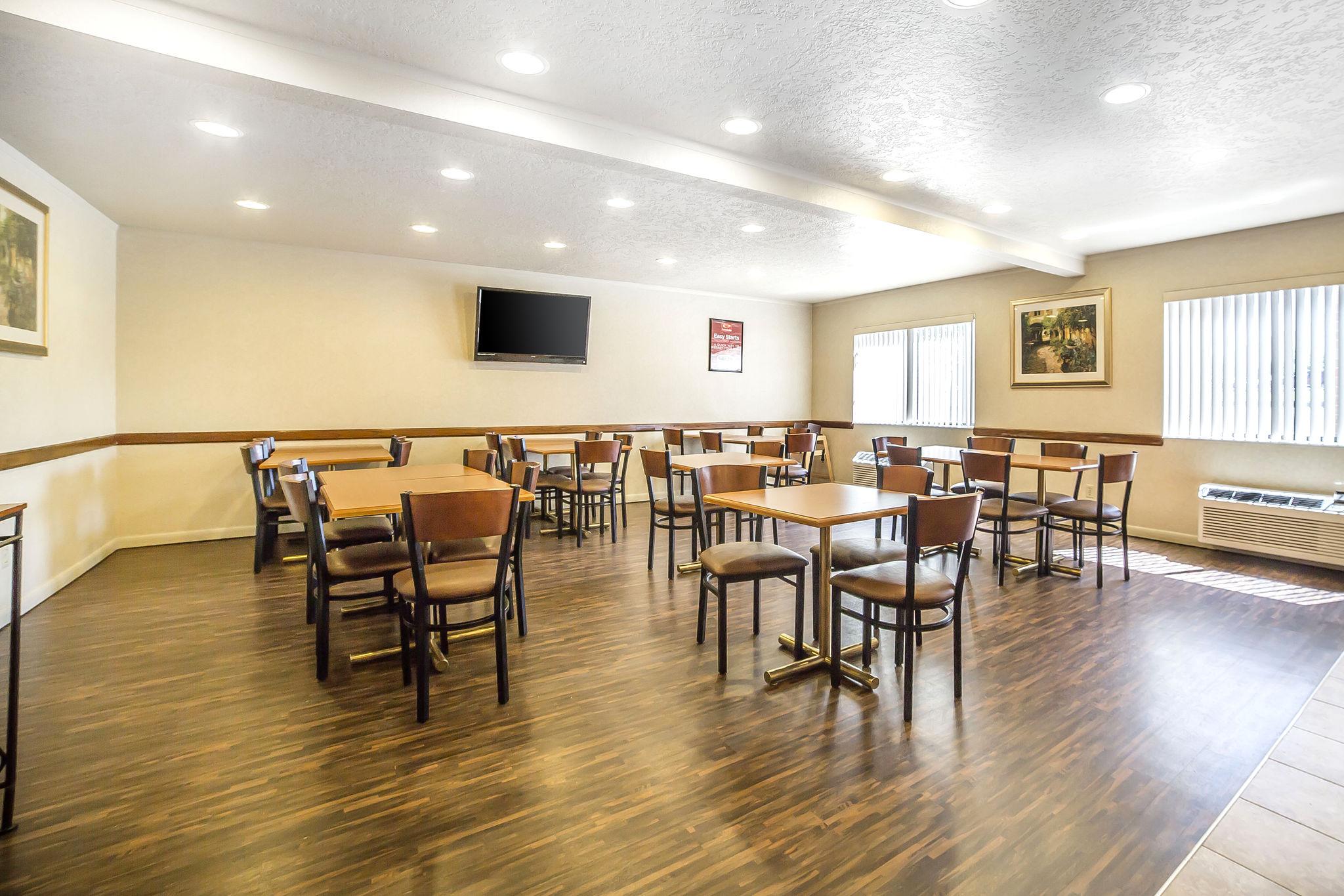 Econo Lodge Inn & Suites Sandy Exterior photo
