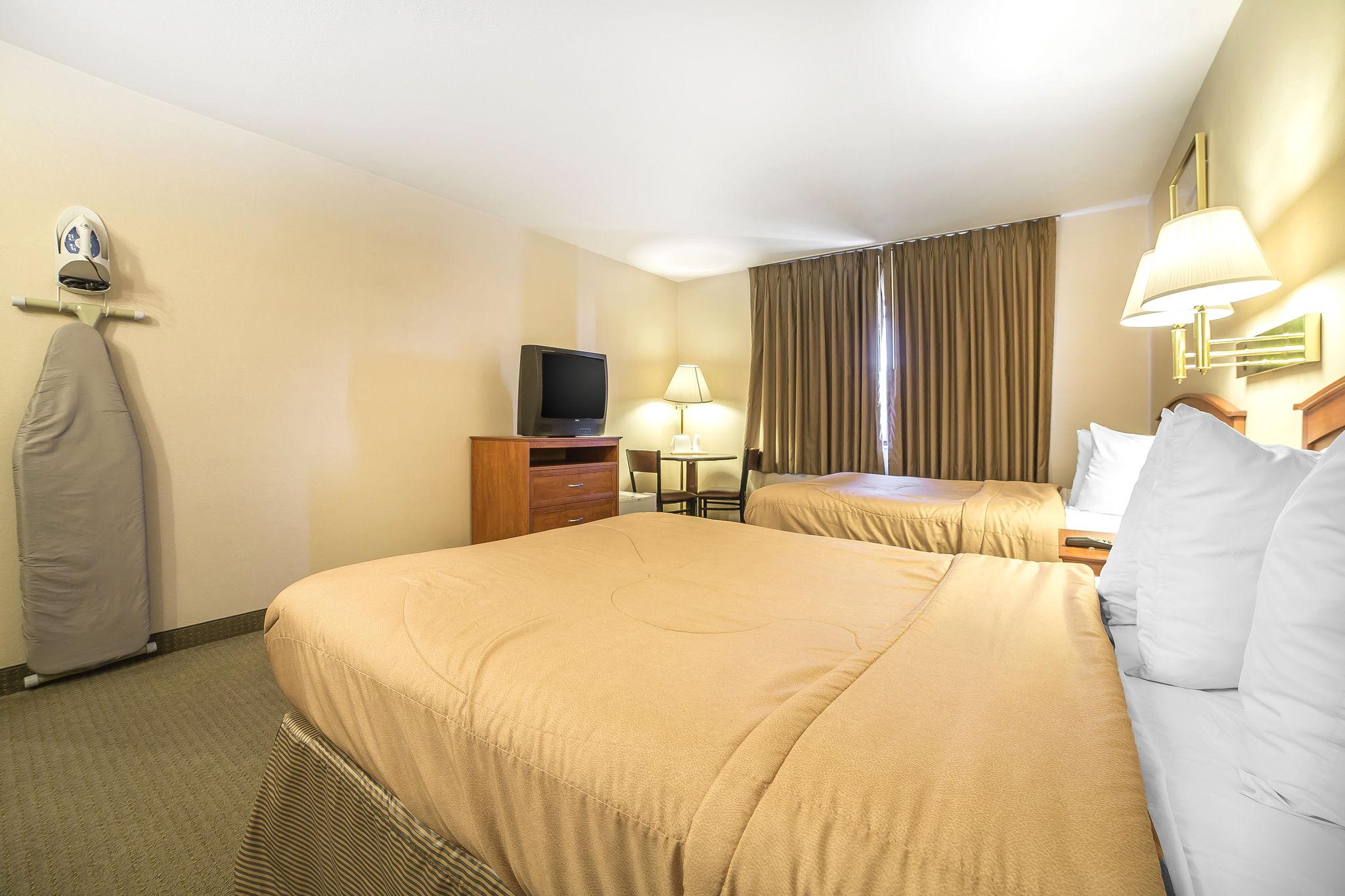 Econo Lodge Inn & Suites Sandy Exterior photo
