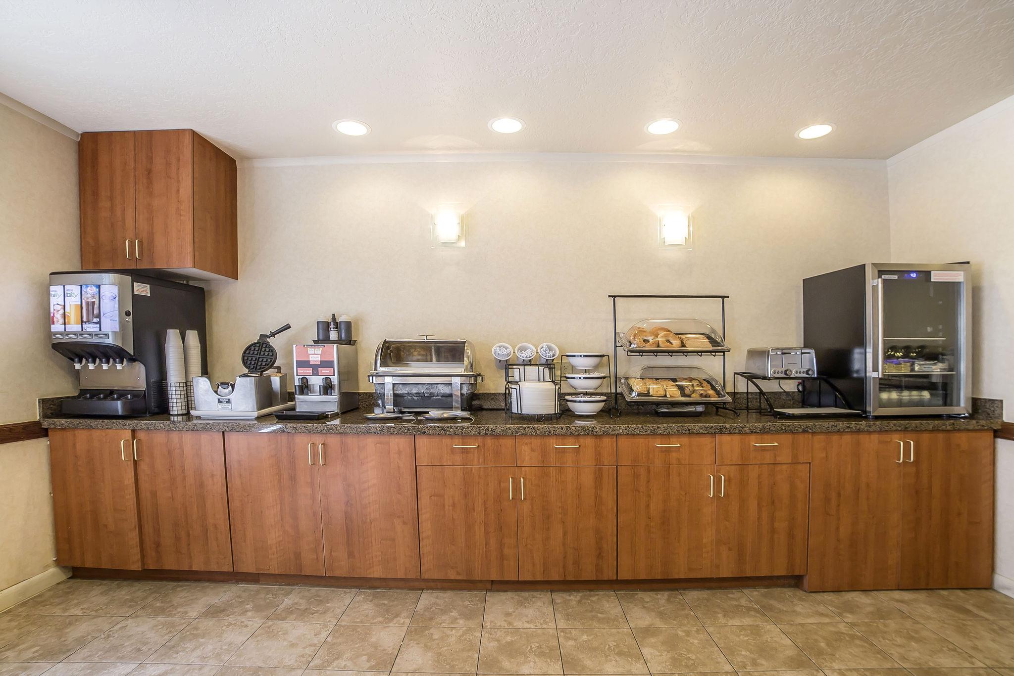 Econo Lodge Inn & Suites Sandy Exterior photo