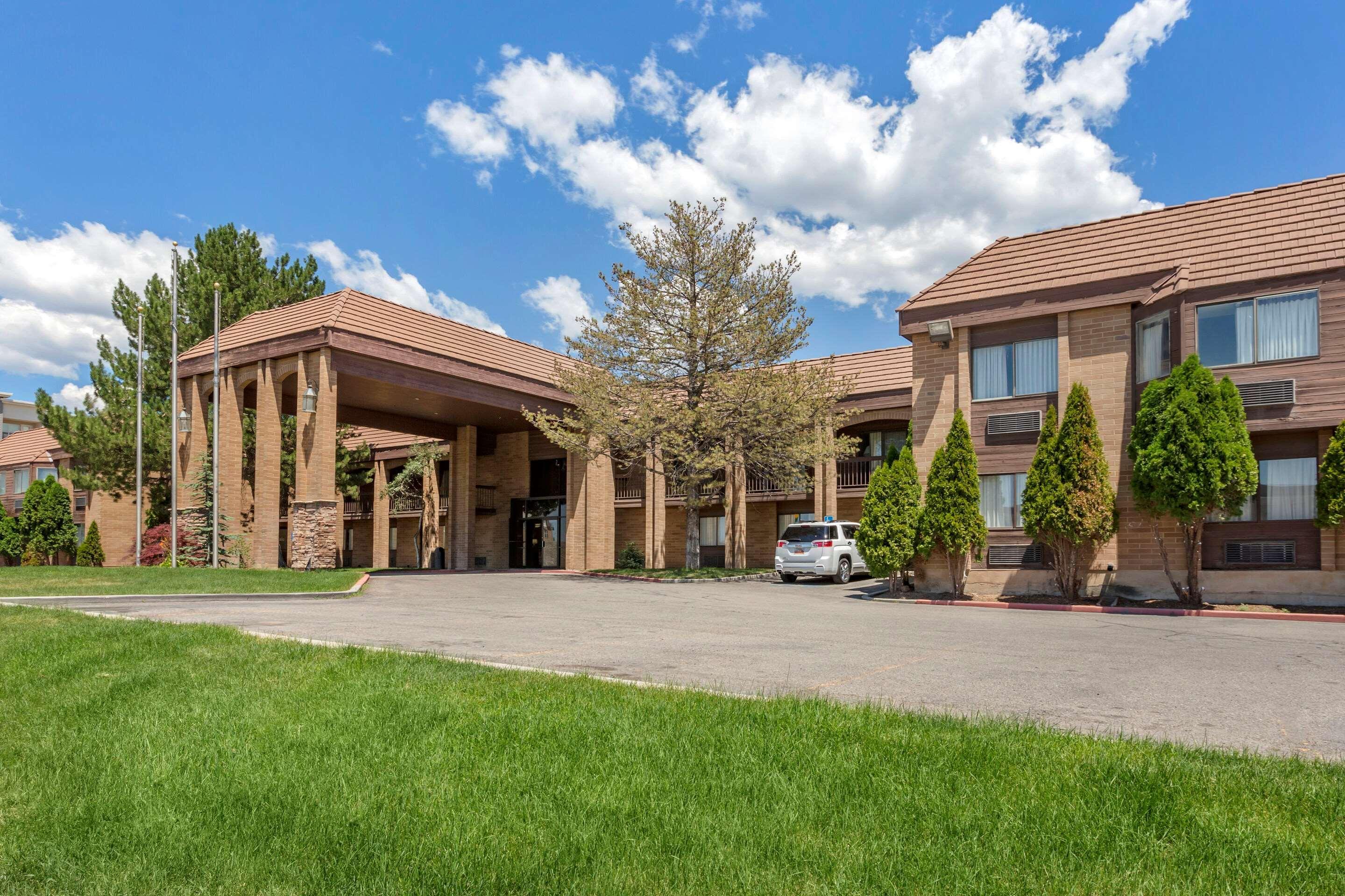 Econo Lodge Inn & Suites Sandy Exterior photo