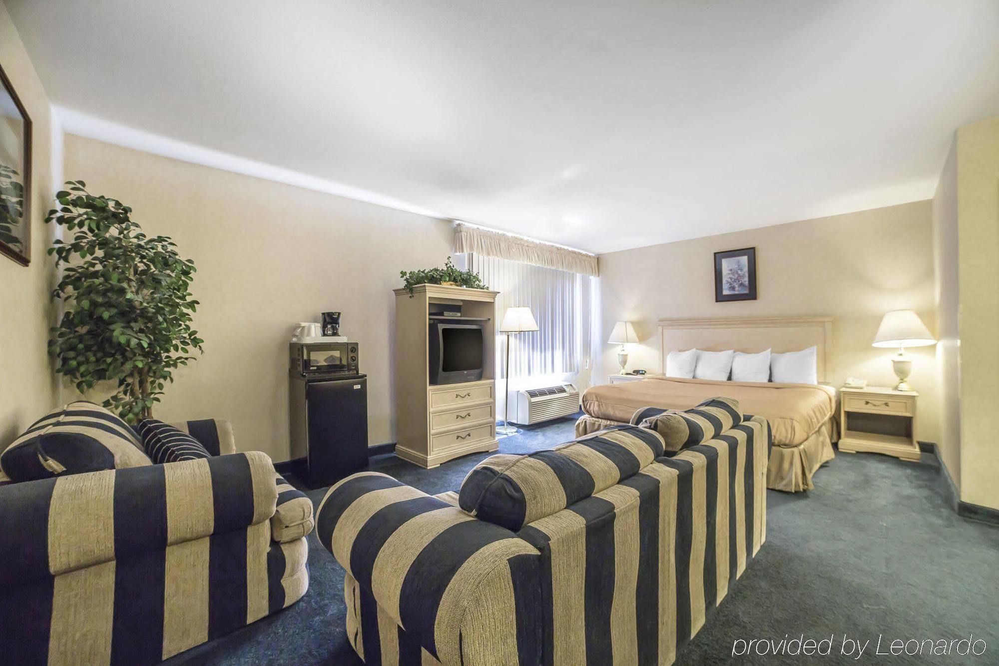 Econo Lodge Inn & Suites Sandy Exterior photo